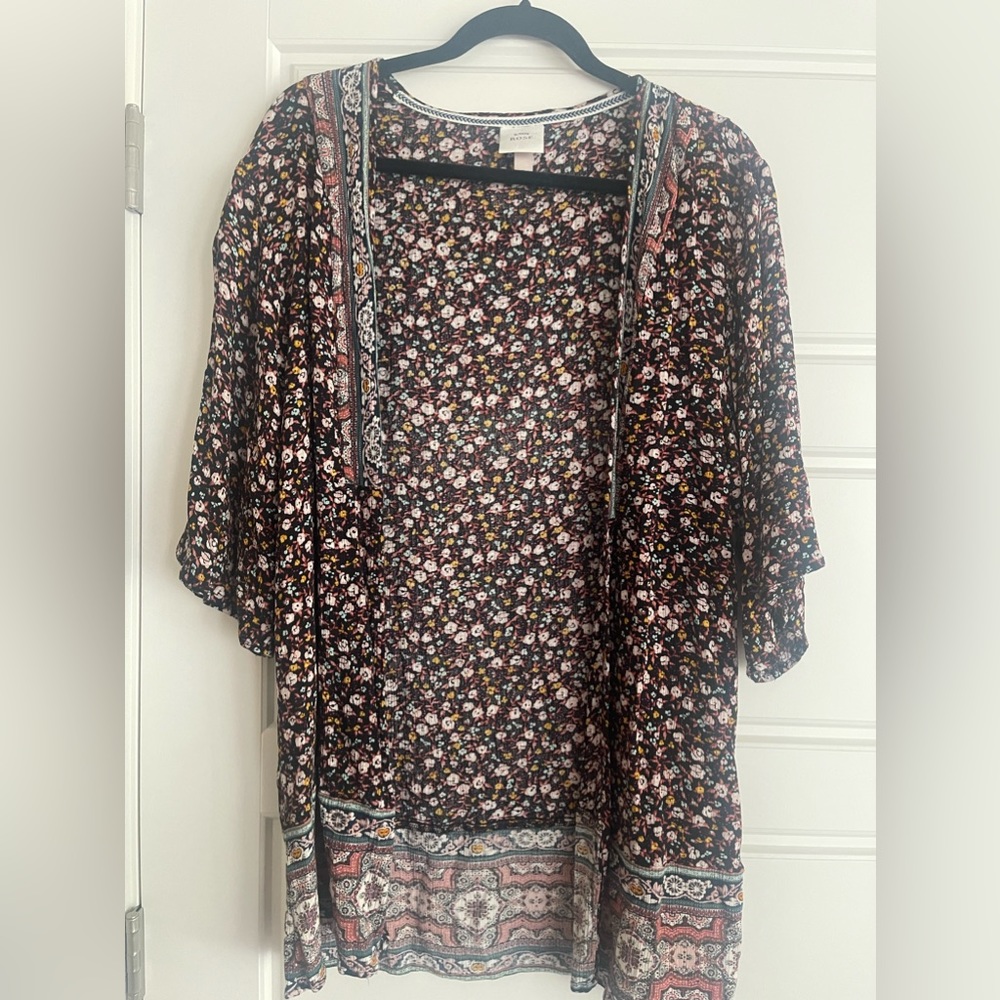 Beautiful Knox Rose Kimono